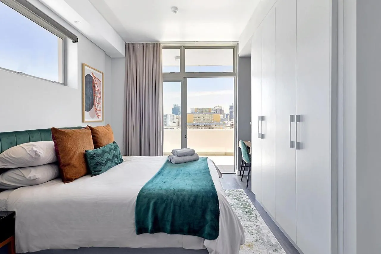 Lyra - Chic Urban Apartment Living In The Heart Of Cape Town