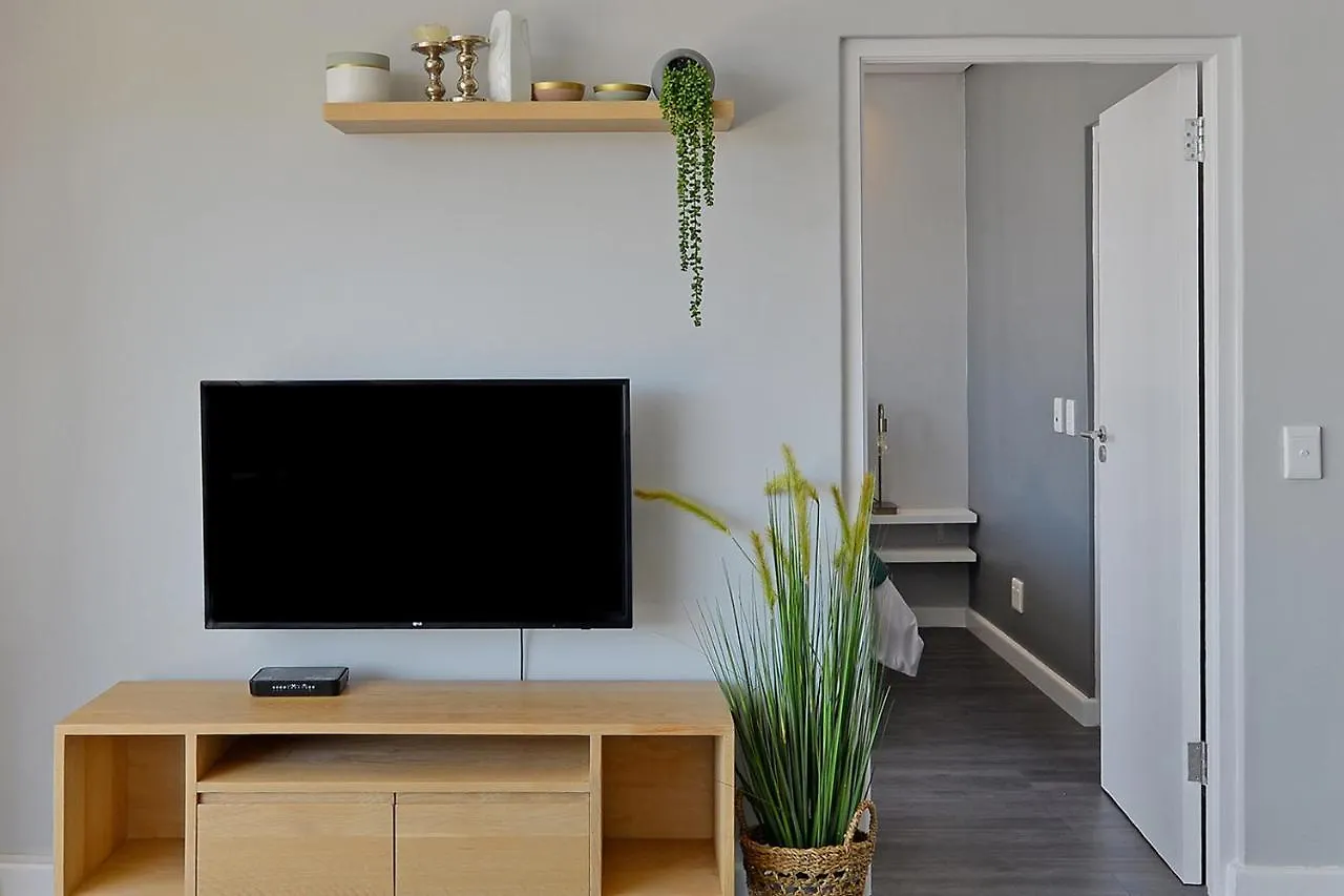 Lyra - Chic Urban Apartment Living In The Heart Of Cape Town