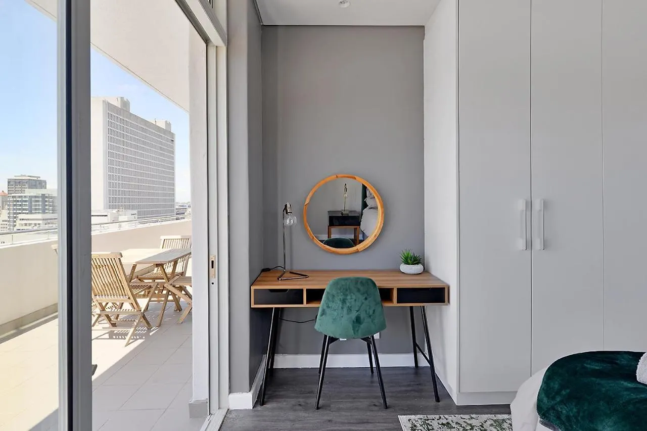 Lyra - Chic Urban Apartment Living In The Heart Of Cape Town