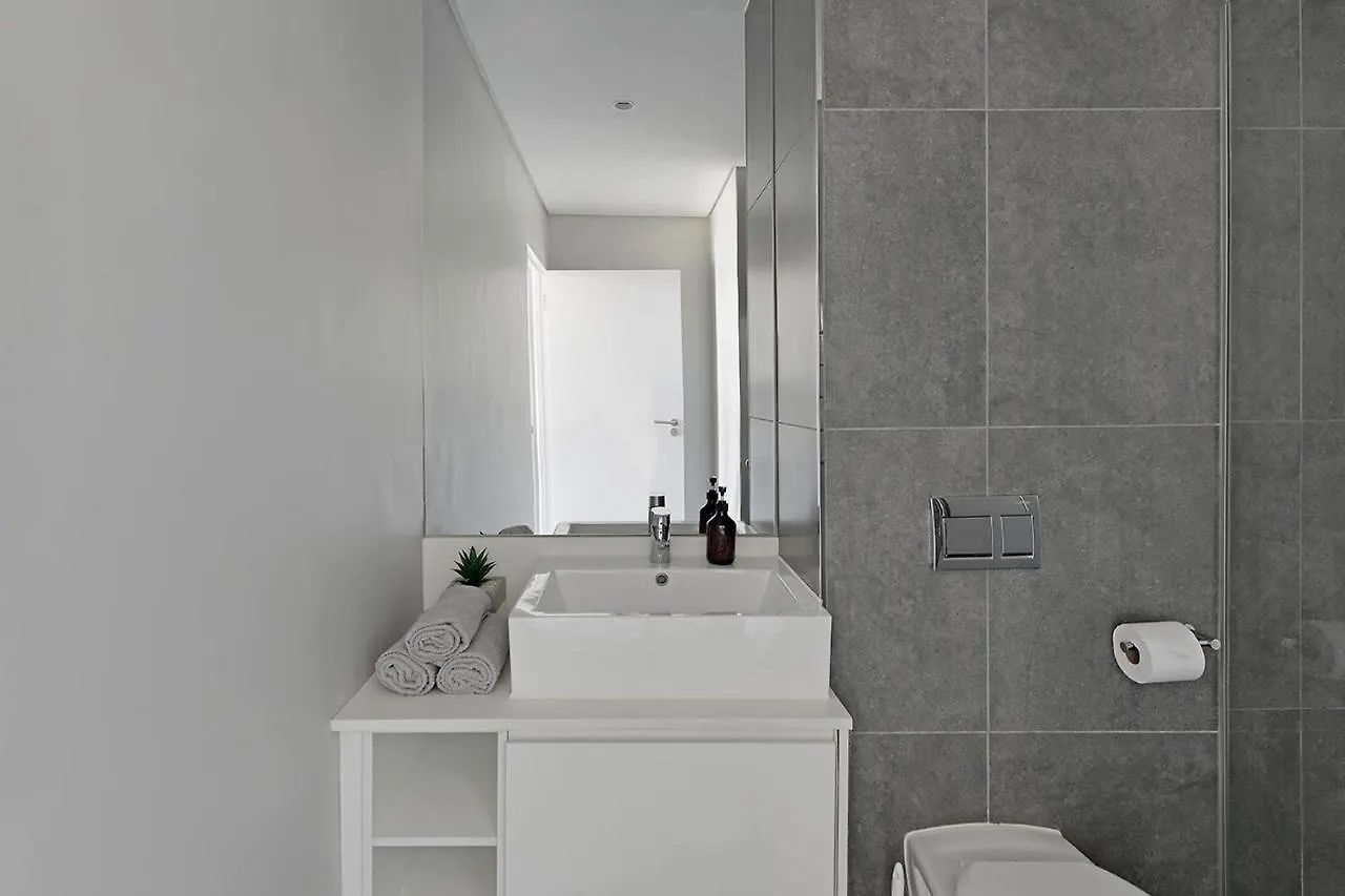 Lyra - Chic Urban Apartment Living In The Heart Of Cape Town 0*,  Güney Afrika